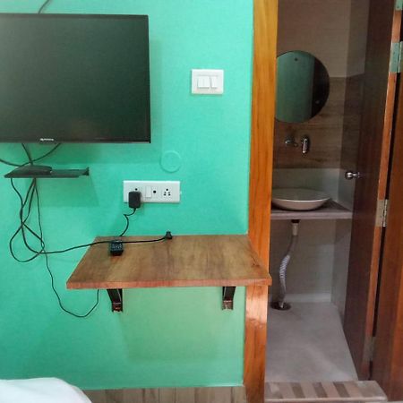 Serenity Inn And Grill Guwahati Zewnętrze zdjęcie