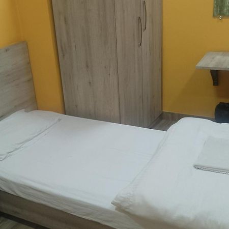 Serenity Inn And Grill Guwahati Zewnętrze zdjęcie