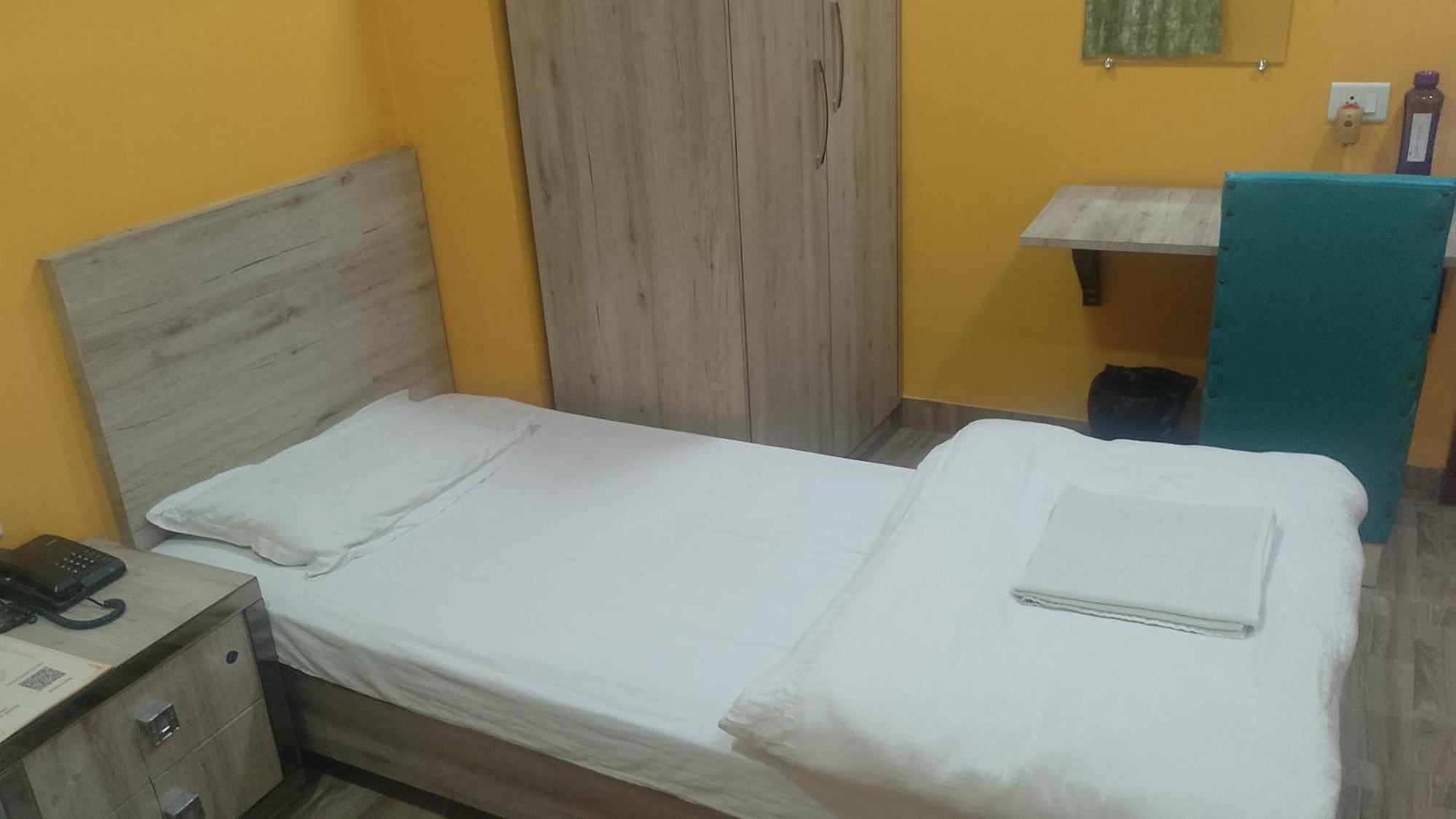 Serenity Inn And Grill Guwahati Zewnętrze zdjęcie